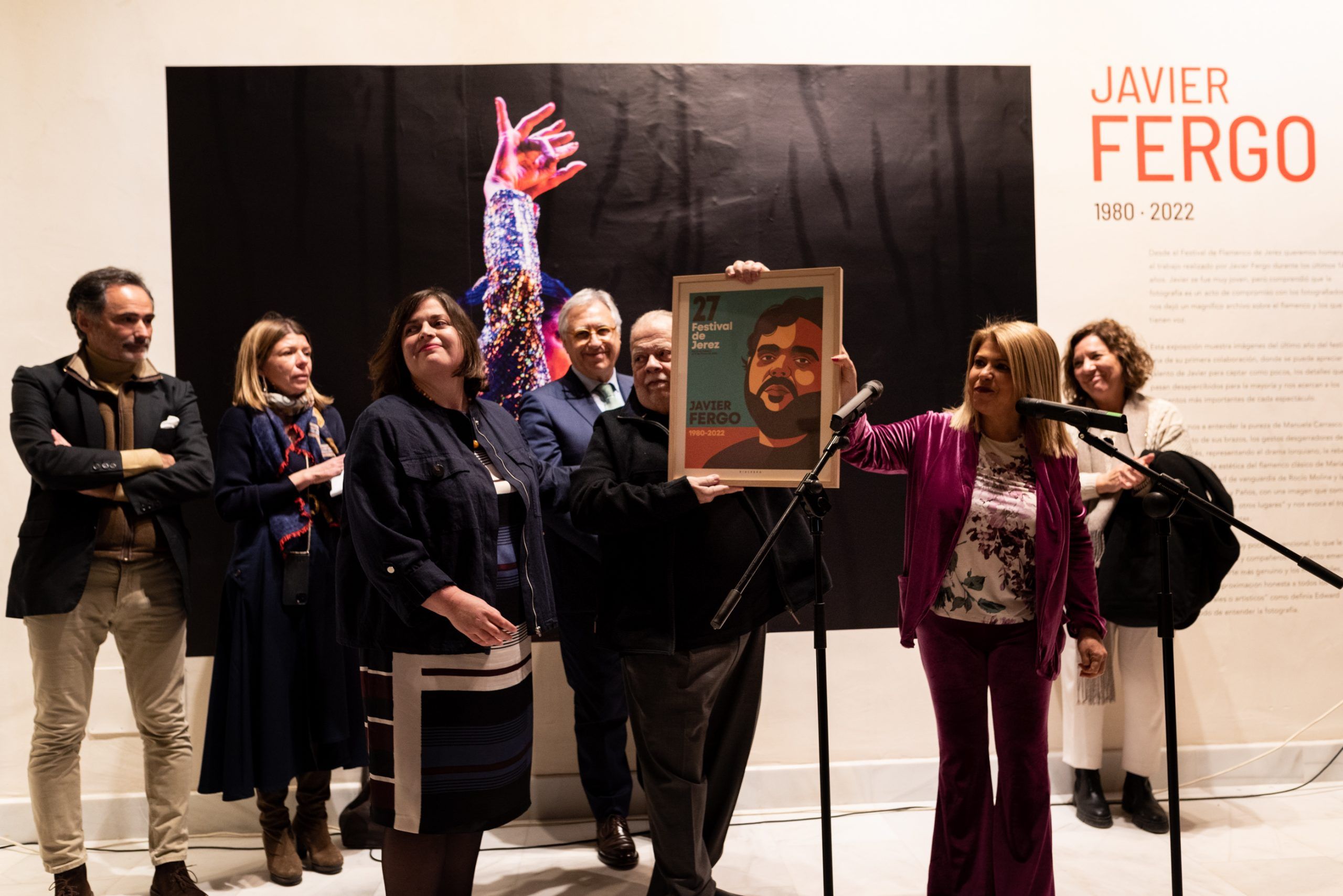 La alcaldesa reivindica la mirada privilegiada del fotoperiodista Javier Fergo y su aportación al Festival de Jerez
